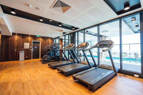 A Cut Above The West Pool Rooftop Bar Gym Wifi - Accommodation Gladstone 2