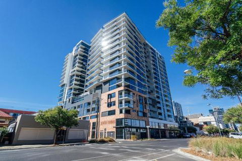 A Cut Above The West Pool Rooftop Bar Gym Wifi - Accommodation Gladstone 6
