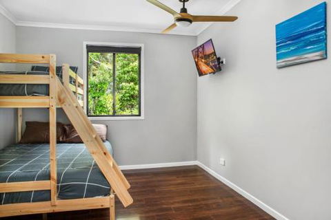 11 Naiad Court Rainbow Shores Fantastic Family Retreat Swimming Pool 200m To Beach Free Wi Fi - Accommodation Gladstone 2