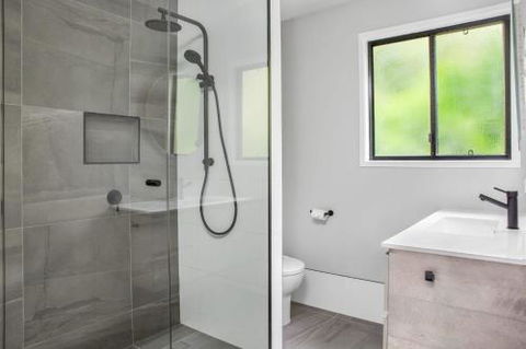 11 Naiad Court Rainbow Shores Fantastic Family Retreat Swimming Pool 200m To Beach Free Wi Fi - Accommodation Gladstone 4