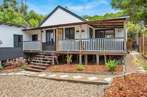 11 Naiad Court Rainbow Shores Fantastic Family Retreat Swimming Pool 200m To Beach Free Wi Fi - Accommodation Gladstone 5