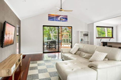 11 Naiad Court Rainbow Shores Fantastic Family Retreat Swimming Pool 200m To Beach Free Wi Fi - Accommodation Gladstone 3