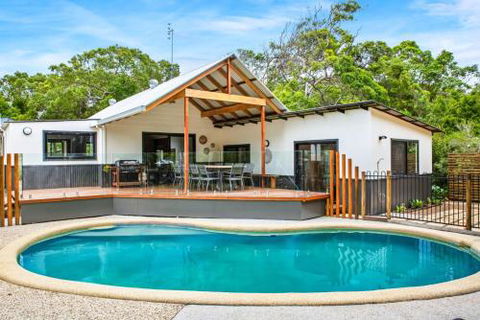 11 Naiad Court Rainbow Shores Fantastic Family Retreat Swimming Pool 200m To Beach Free Wi Fi - Accommodation Gladstone 0