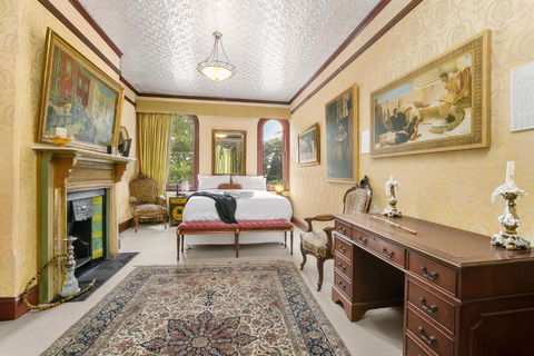 Grand & Central On George Unique Opulent - Accommodation Gladstone 4