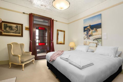 Grand & Central On George Unique Opulent - Accommodation Gladstone 5