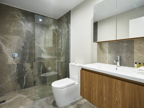 Luxurious 2bed 2bath APT With Parking@southport - Accommodation Gladstone 3