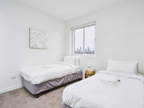 Luxurious 2bed 2bath APT With Parking@southport - Accommodation Gladstone 5