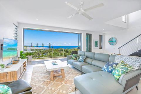 Unit 6 Rainbow Sea Rainbow Beach Amazing Ocean Views Aircon Wi Fi Pool Walk To Beach - Accommodation Gladstone 0