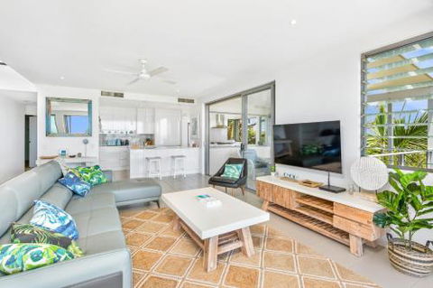 Unit 6 Rainbow Sea Rainbow Beach Amazing Ocean Views Aircon Wi Fi Pool Walk To Beach - Accommodation Gladstone 6