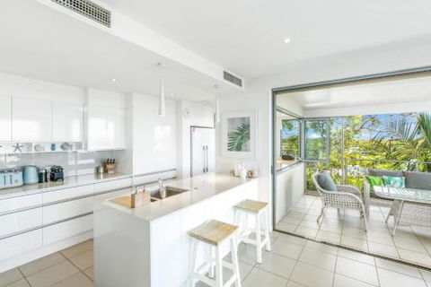 Unit 6 Rainbow Sea Rainbow Beach Amazing Ocean Views Aircon Wi Fi Pool Walk To Beach - Accommodation Gladstone 2