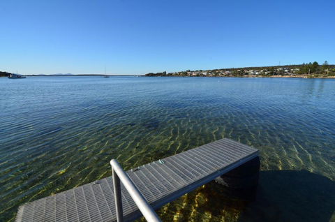 CDC 625 Beach House - Accommodation Gladstone 1