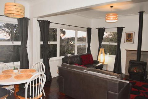 NEW Winston Cottage Leura Views & Location - Accommodation Gladstone 1