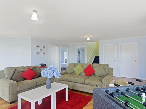 VALLEY VIEWS 10 Valley Heights Drive - Accommodation Gladstone 3