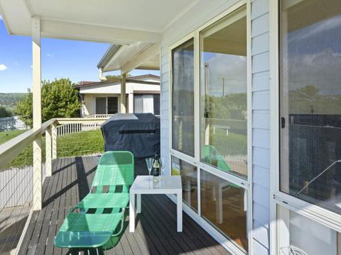 VALLEY VIEWS 10 Valley Heights Drive - Accommodation Gladstone 1