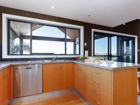 Venabu On Garuwa 20 Garuwa Street Spectacular House With Fabulous Views - Accommodation Gladstone 5