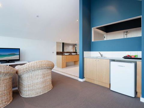 Venabu On Garuwa 20 Garuwa Street Spectacular House With Fabulous Views - Accommodation Gladstone 0