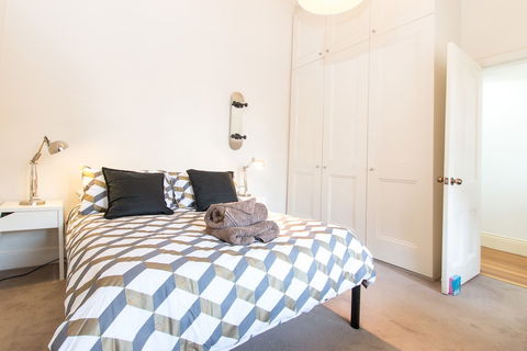 HUNTER In The Heart Of Collingwood Fitzroy - Accommodation Gladstone 3