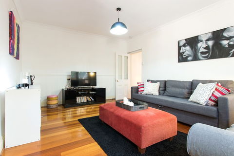 HUNTER In The Heart Of Collingwood Fitzroy - Accommodation Gladstone 5
