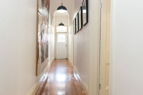 HUNTER In The Heart Of Collingwood Fitzroy - Accommodation Gladstone 1