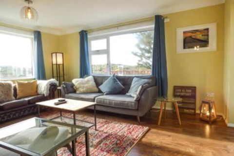Waverley Corporate Townhouses - Accommodation Gladstone 3