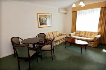 Elizabethan Lodge - Accommodation Gladstone 1
