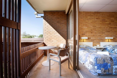 Villa Noosa Hotel - Accommodation Gladstone 3