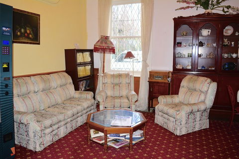 Georgian Court Bed & Breakfast - Accommodation Gladstone 6