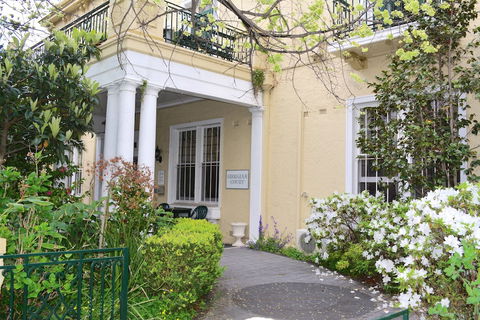 Georgian Court Bed & Breakfast - Accommodation Gladstone 1