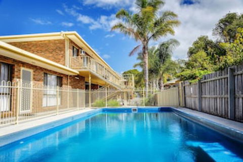 Allambi Holiday Apartments - Accommodation Gladstone 0