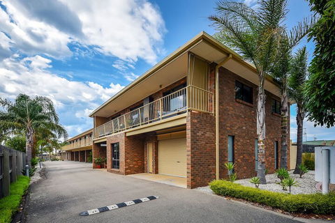 Allambi Holiday Apartments - Accommodation Gladstone 1