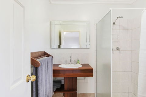 Shambhala Guesthouse - Accommodation Gladstone 3