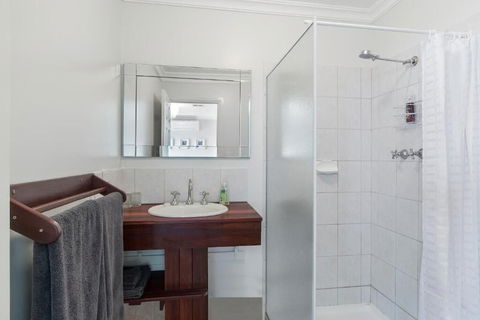 Shambhala Guesthouse - Accommodation Gladstone 2