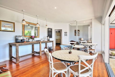 Dolphin Sands - Accommodation Gladstone 2