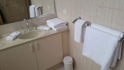Beaconlea Tower Apartments - Accommodation Gladstone 5
