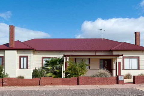 Playford Lodge - Accommodation Gladstone 0