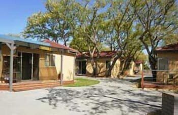 Kickback Cottages - Accommodation Gladstone 4