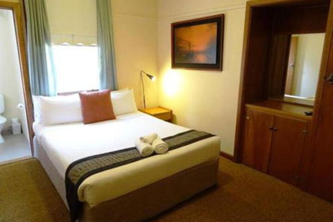 Amara Springs Guest House - Accommodation Gladstone 3
