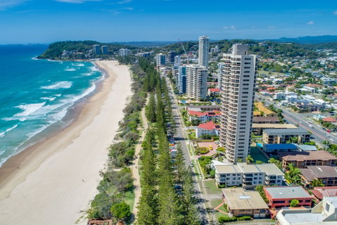 Burleigh Esplanade Apartments - Accommodation Gladstone 2