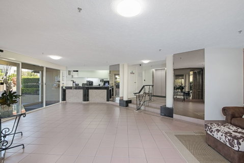 Burleigh Esplanade Apartments - Accommodation Gladstone 6