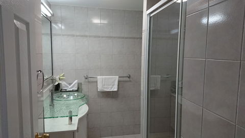 Surfers Hawaiian Holiday Apartments - Accommodation Gladstone 5