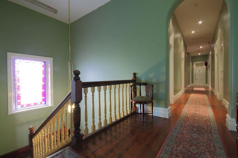 Anchorage Seafront Hotel - Accommodation Gladstone 2