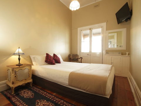 Anchorage Seafront Hotel - Accommodation Gladstone 5