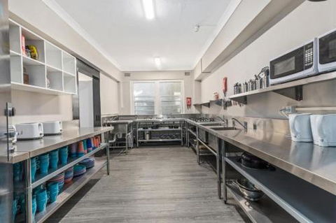City Resort Hostel - Accommodation Gladstone 2