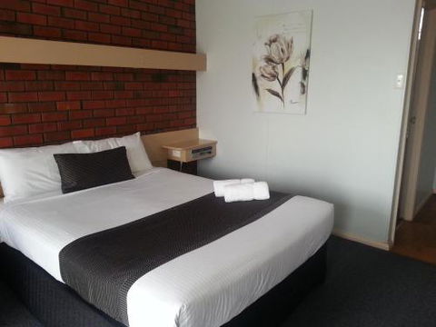 Big Valley Lakeside Paradise Motor Inn - Accommodation Gladstone 2
