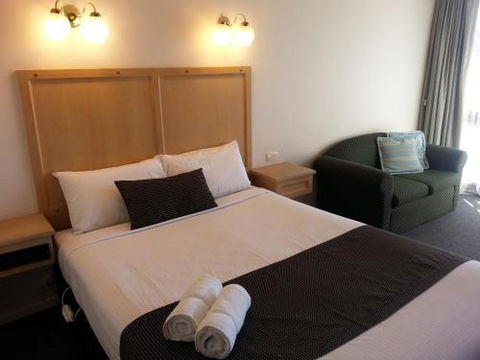 Big Valley Lakeside Paradise Motor Inn - Accommodation Gladstone 6