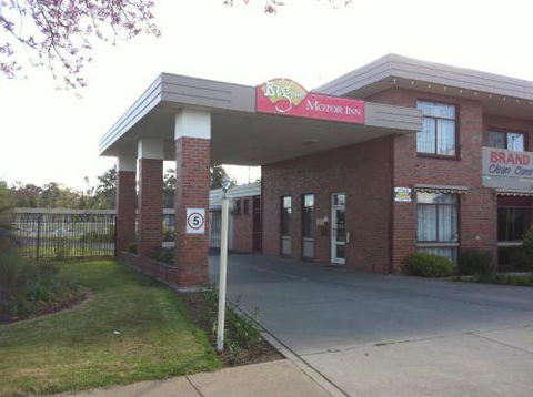 Big Valley Lakeside Paradise Motor Inn - Accommodation Gladstone 0