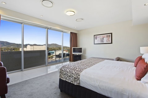 CBD Luxury Accommodation - Accommodation Gladstone 4