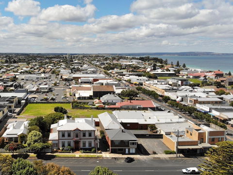 Annesley House - Accommodation Gladstone 1