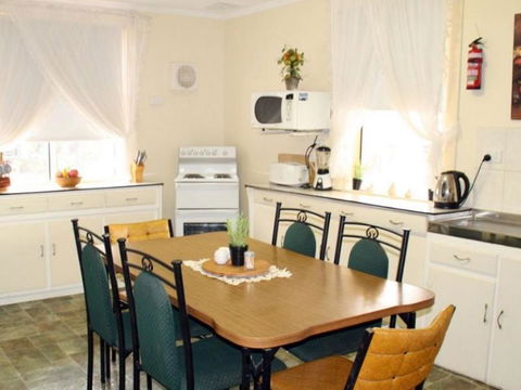 Squatters Cottage - Accommodation Gladstone 6
