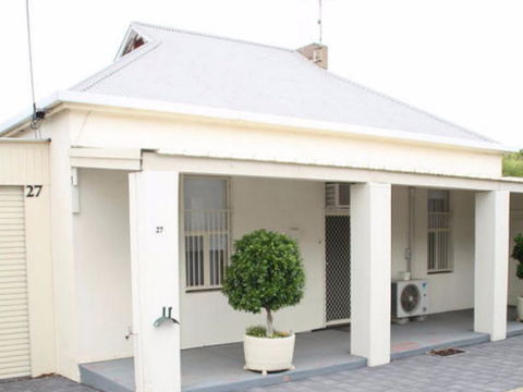 Squatters Cottage - Accommodation Gladstone 3